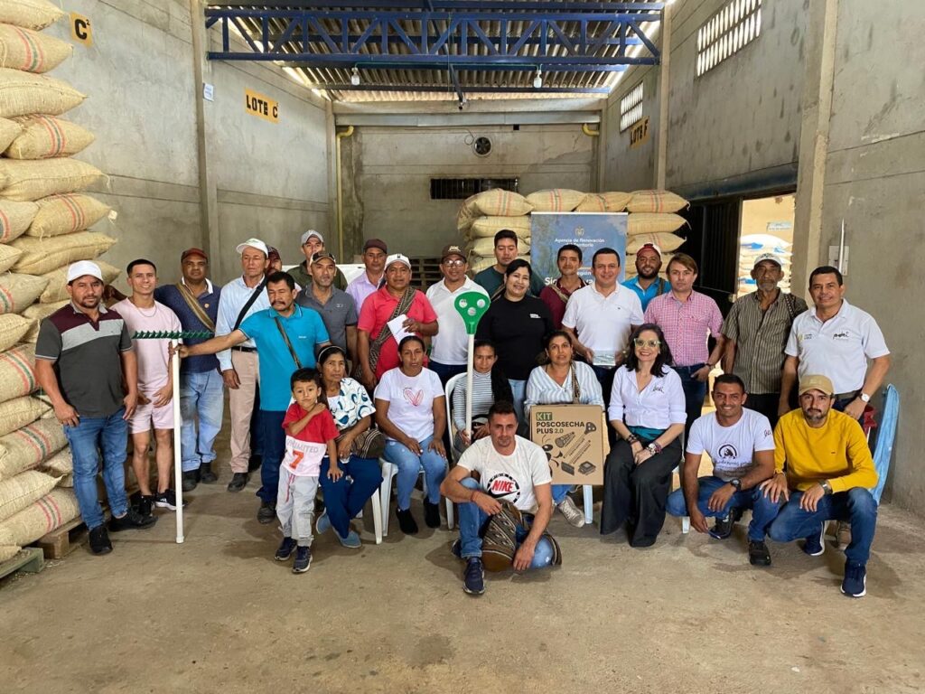 Gobierno Nacional entrega insumos a 96 familias cafeteras de Pueblo Bello