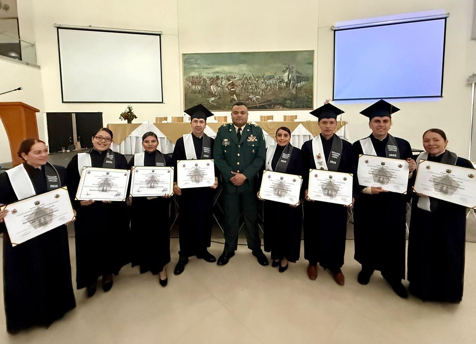 Logro para la Escuela de Logística del Ejército: 77 graduados en los programas de educación superior